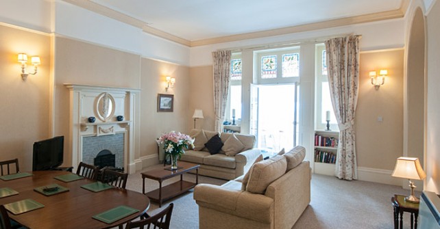 Hawkins Holiday Suite
